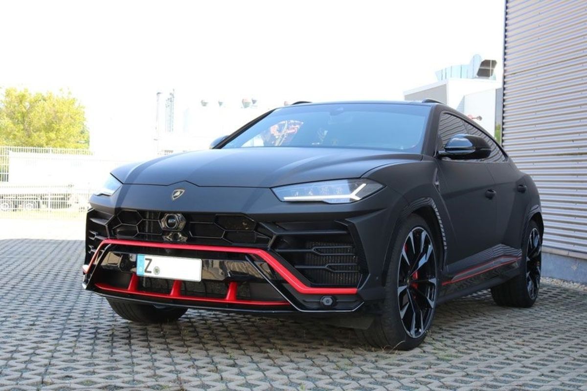 Lamborghini Urus mieten bei der Autovermietung Zwickau